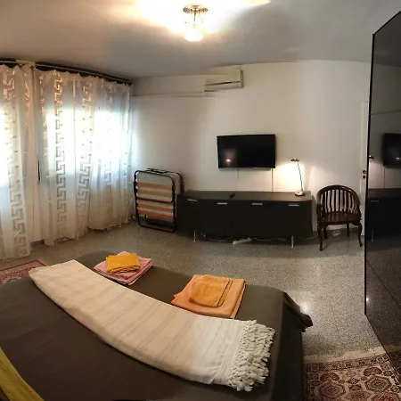 Castle Area Old Town Flat With Terrace And 2 Bari