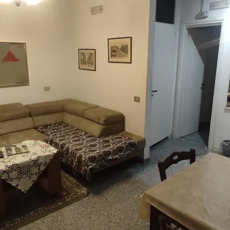 Castle Area Old Town Flat With Terrace And 2 Bari